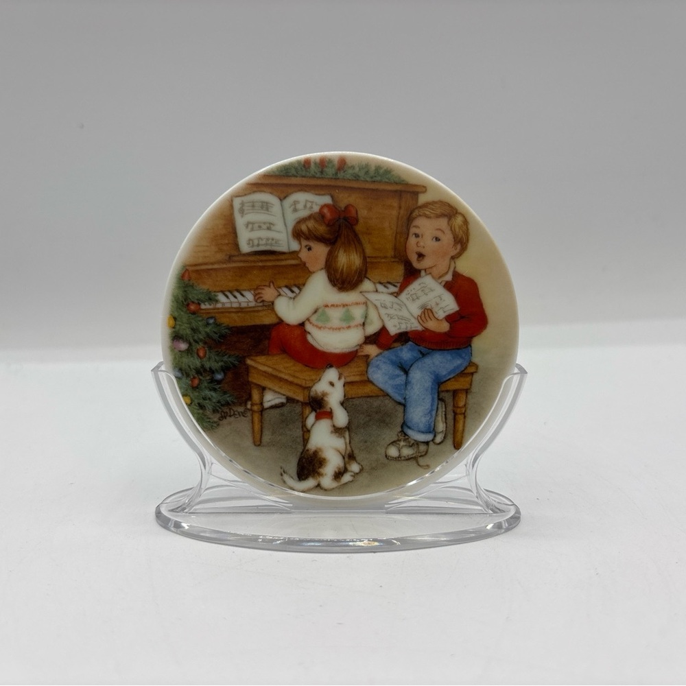 Hallmark Keepsake Ornament 1992 Sweet Holiday Harmony Collector’s Plate Vintage
